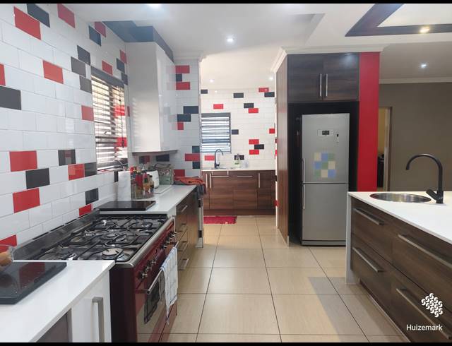 5 BEDROOM HOUSE FOR SALE IN VAALPARK
